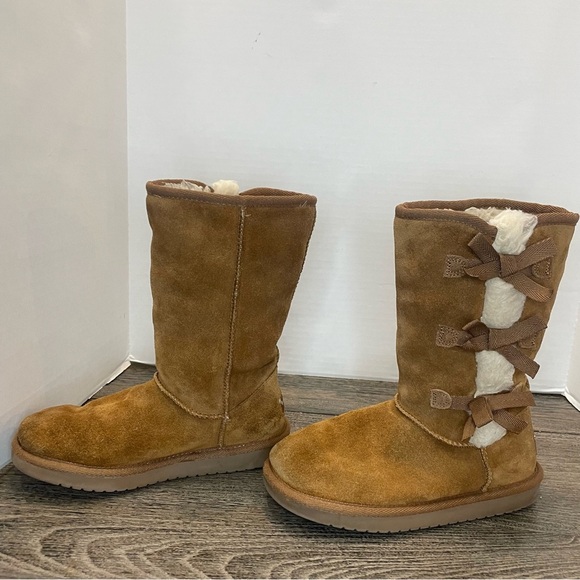Koolaburra by UGG Brown Suede Footwear. No tag- approximately size 7.pre-owned. - Picture 5 of 14